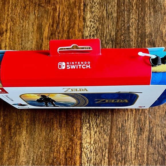Nintendo Switch The Legend Of Zelda Travel Case Hyrule Blue PDP - New - Picture 4 of 4